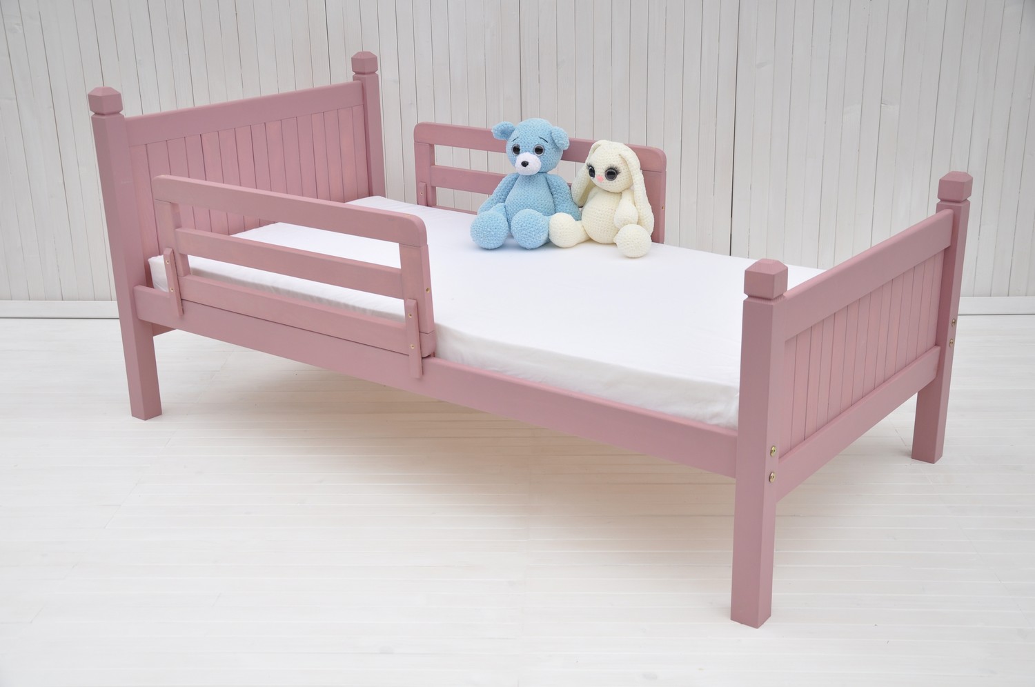 Bērnu gulta Provence ar drošības apmalem lavandas krāsā - modernas franču klasiskas mēbeles Jūsu bērnistabai.