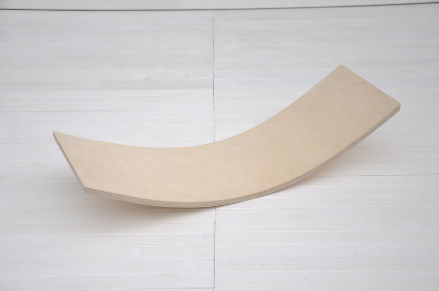 Līdzsvara dēlis paredzēts lai attīstīt kordināciju mazuļim