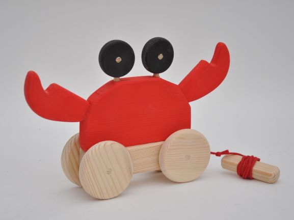 Koka Bērnu Rotaļlietas Jūras iemitnieki: Mr. Krabis velkamas koka rotaļlietas bērnu motorikas attīstībai un jautrai spēlei ar piegādi no Barin.lv internet veikalā ar piegādi.