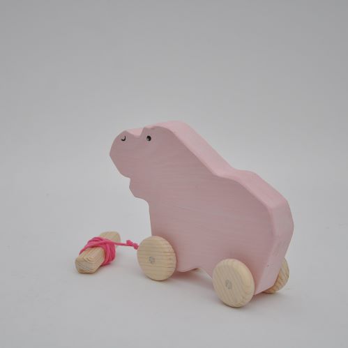 Koka Rotaļlietas bērniem motorikas attīstībai no 1 gadu vecam bērnam. Savvaļas dzīvnieki: Nīlzirgs "Begemots" velkama koka rotaļlietas tikai Barin.lv internet veikalā.