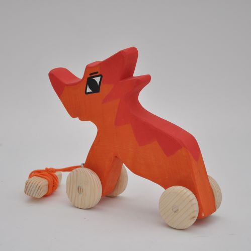 Bērnu rotaļlietas attīstošās Barin Mašīnas rotaļlietas ar riteņiem no Dinosauru Pasaules "Trice" triceratops dinosaurs koka rotaļlieta ar piegādi no Barin.lv internetveikala.