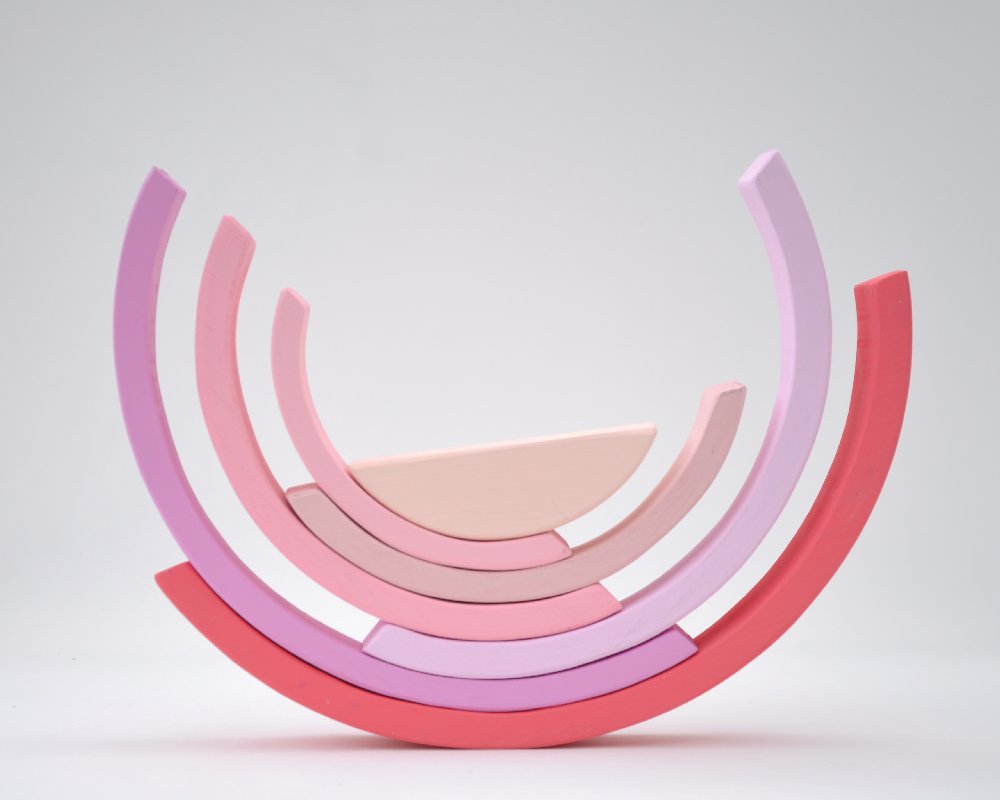 Rotaļlietas meitenēm pērc online Barin.lv ar piegādi mājās! Barin Koka Varavīksne Maigi rozā saldumu krāsā, XL lielā izmerā koka piramīda Jūsu Mazuļa Montesori attīstošām nodarbībām un izklaidei!