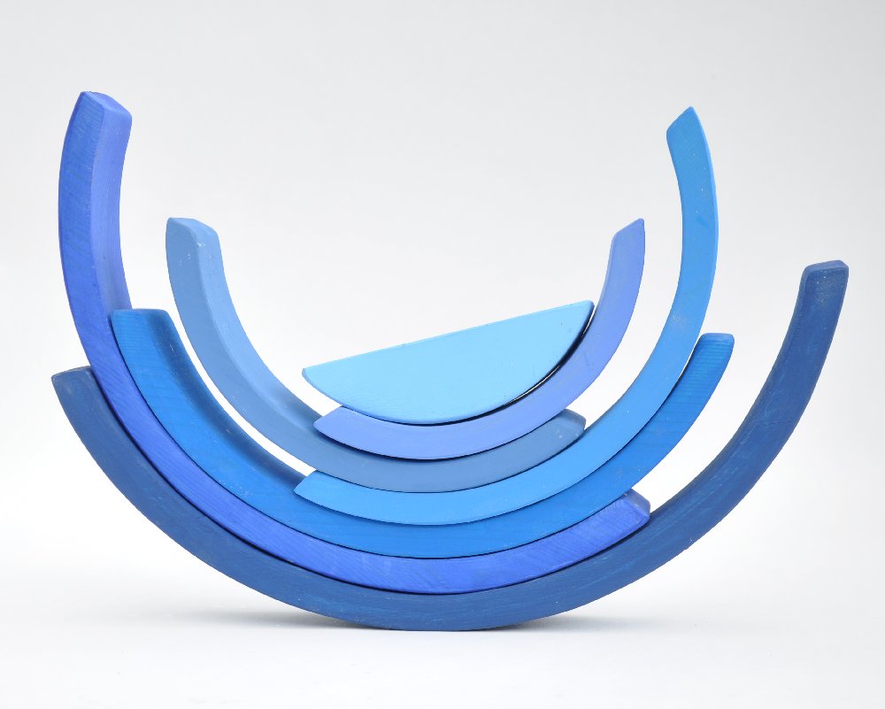 Koka Varavīksnes pērc online Barin.lv internetveikalā ar piegādi mājās! Tumši Zilā krāsā Barin Koka Varavīksne, XL lielā izmerā koka piramīda Jūsu Mazuļa Montesori attīstošām nodarbībām un izklaidei!