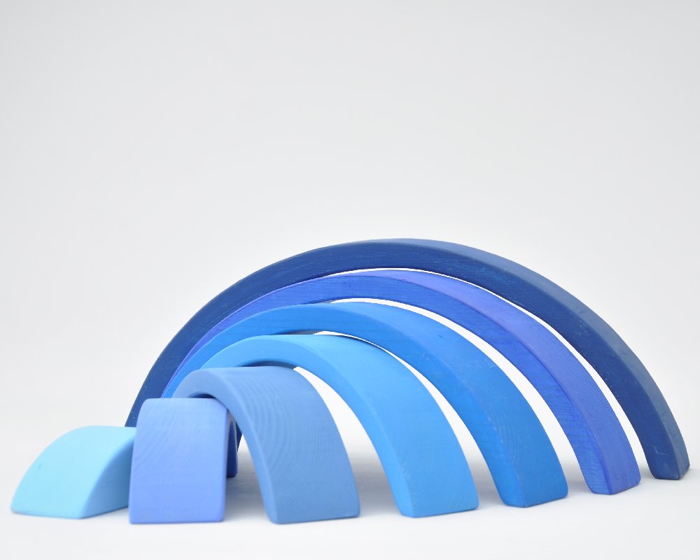 Koka Varavīksnes pērc online Barin.lv internetveikalā ar piegādi mājās! Tumši Zilā krāsā Barin Koka Varavīksne, XL lielā izmerā koka piramīda Jūsu Mazuļa Montesori attīstošām nodarbībām un izklaidei!