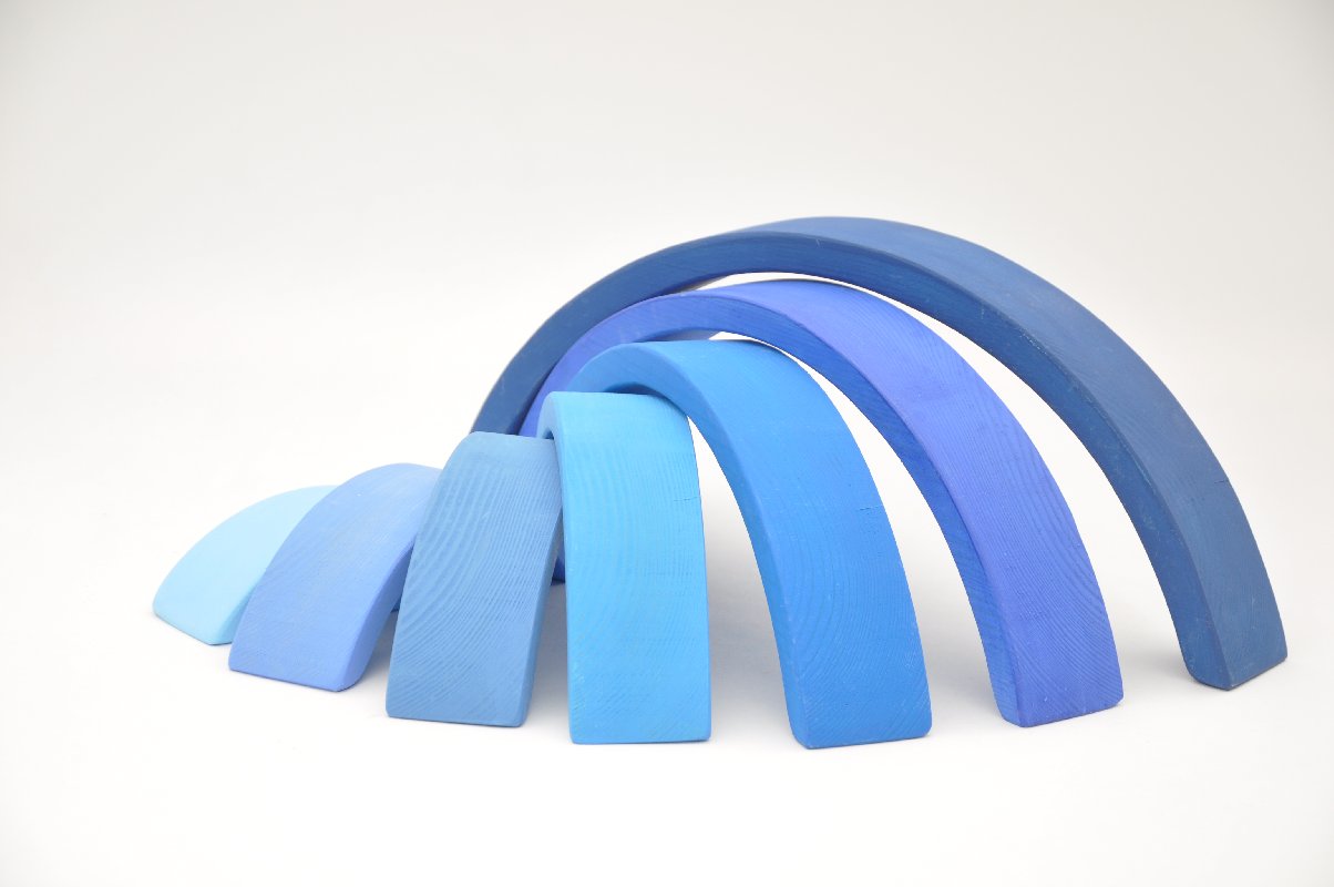 Koka Varavīksnes pērc online Barin.lv internetveikalā ar piegādi mājās! Tumši Zilā krāsā Barin Koka Varavīksne, XL lielā izmerā koka piramīda Jūsu Mazuļa Montesori attīstošām nodarbībām un izklaidei!