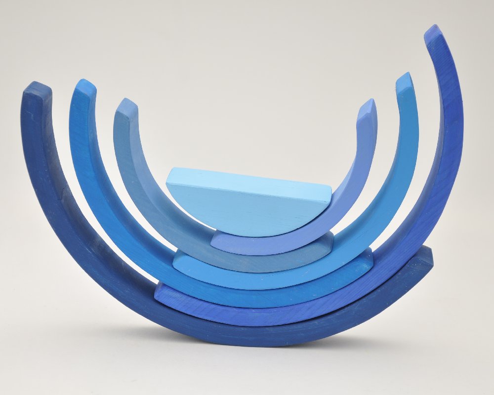 Koka Varavīksnes pērc online Barin.lv internetveikalā ar piegādi mājās! Tumši Zilā krāsā Barin Koka Varavīksne, XL lielā izmerā koka piramīda Jūsu Mazuļa Montesori attīstošām nodarbībām un izklaidei!