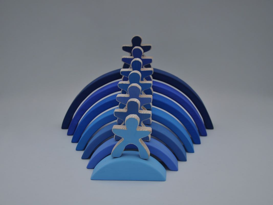 Attīstošas rotaļlietas krāsaini koka klucīši 7 koka varavīksnes cilvēciņi un Tumši Zila Koka Varavīksne pirkt Barin.lv interneta veikala