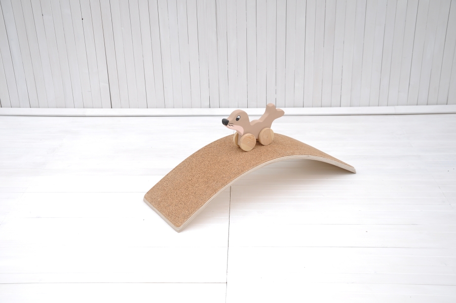 Līdzsvara dēlis balansēšanai maziem bērniem ar korķi