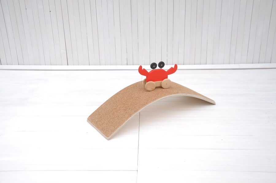 Līdzsvara dēlis balansēšanai maziem bērniem ar korķi