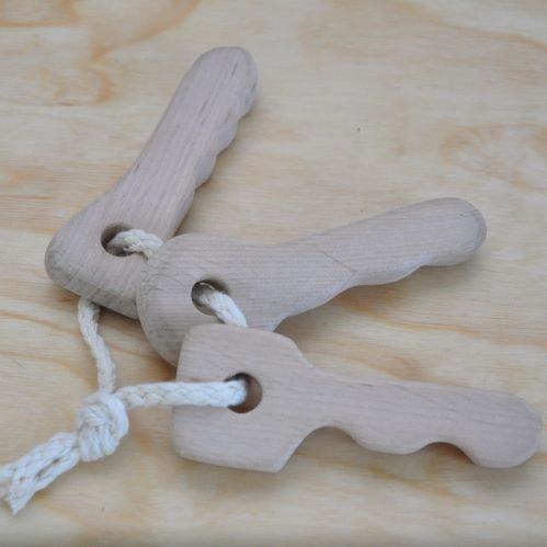 Attīstošās rotaļlietas zīdaiņiem Muižas atslēgas grabulīši mazuļa aktivitāšu rotalļietas tikai Barin.lv internet veikalā