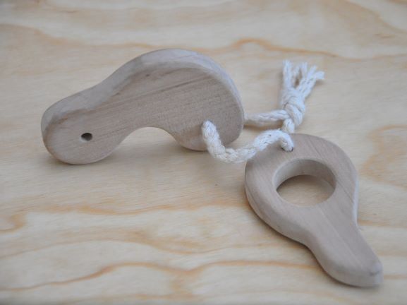 Mazuļu rotaļlietas koka grabulis un zobu graužamie: Auto Atslēgas - attīstošās koka sensorā rotaļlietas zidaiņiem pirkt interneta Barin.lv veikalā