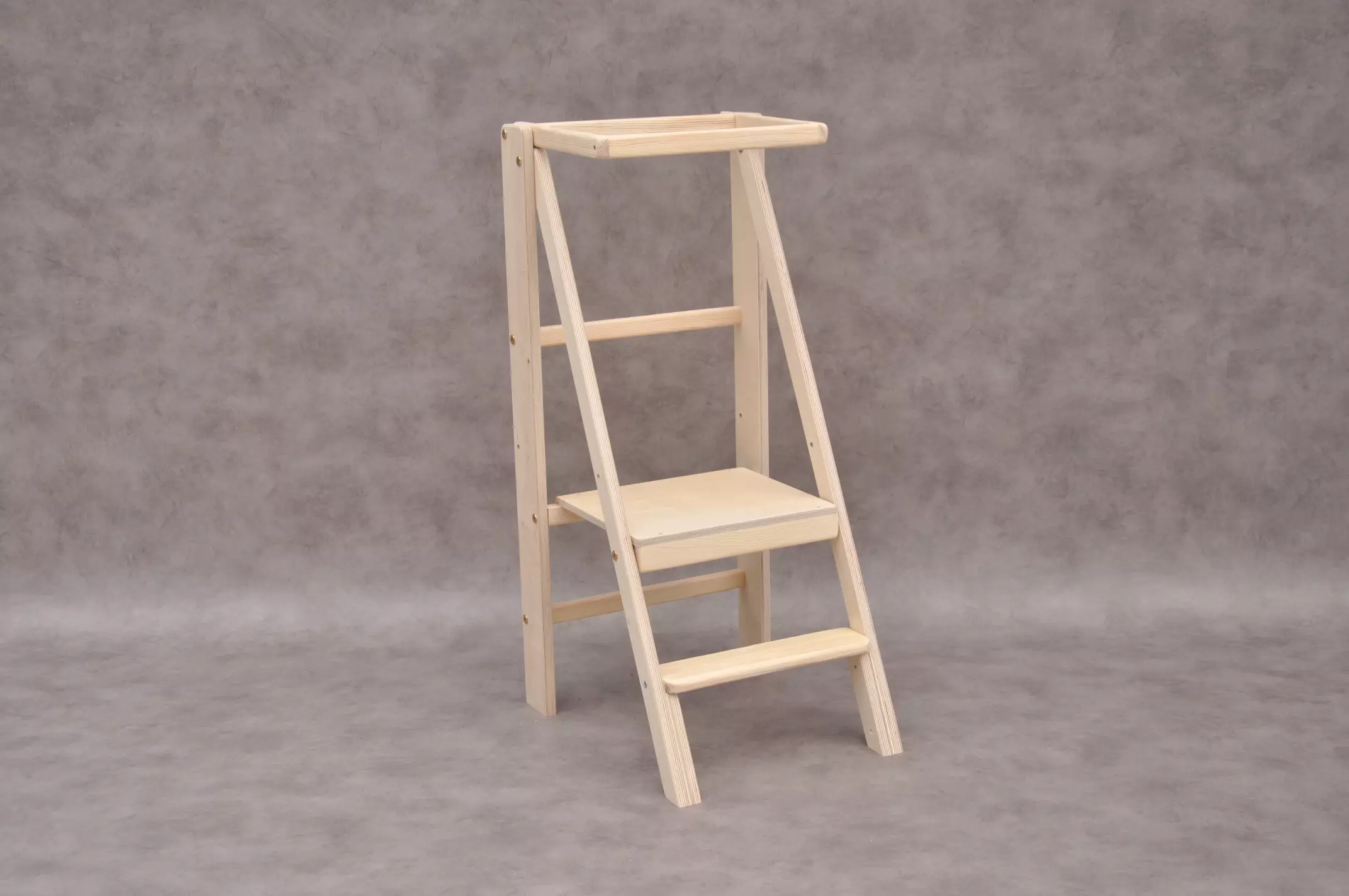 Kāpslītis Slim bērniem – Montessori kāpslis ar regulējamu augstumu virtuves tornim