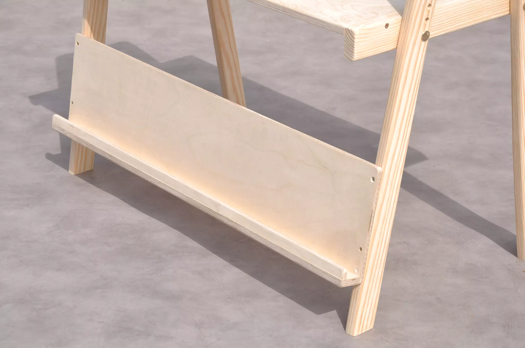 Bērnu rakstāmgalds ar grāmatu plauktu un ergonomisku krēsliņu – ideāls mācībām un zīmēšanai bērniem 1–6 gadiem