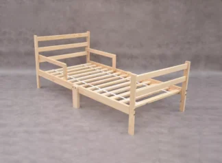 Bērnu gulta 70x140 Amberwood Barin koka bērnu gultas ar barjeru, komplektā arī gultas restes. Drošības apmales un gultas redeles ir elpojošas, īpaši drošas zidaiņu un mazuļu miegas laikā. Pērciet Amberwood bērnu gultas Barin.lv tiešsaitē ar piegādi.